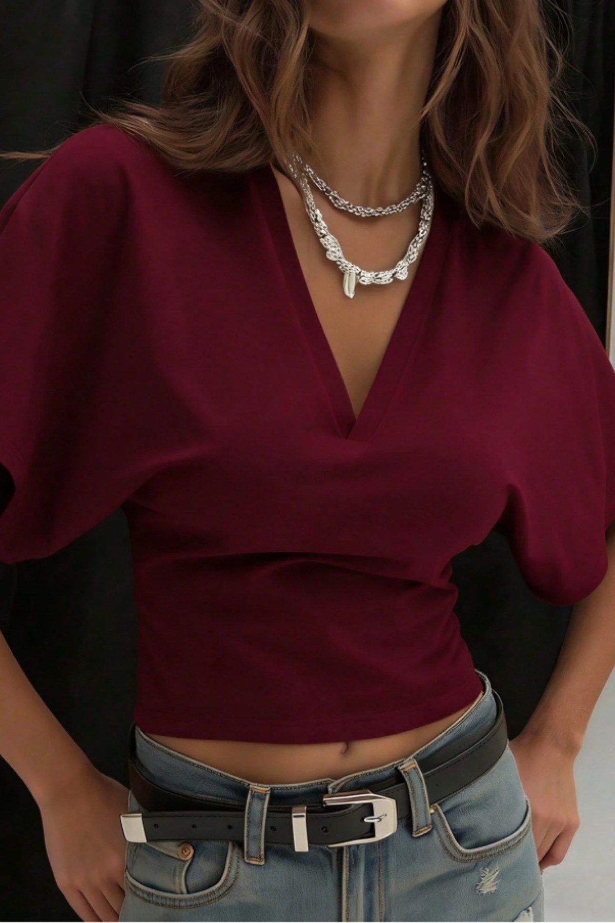 Kadın Beyaz V Yaka Drape Detaylı Crop Bluz – Rahat Kalıp Şık Günlük Üst