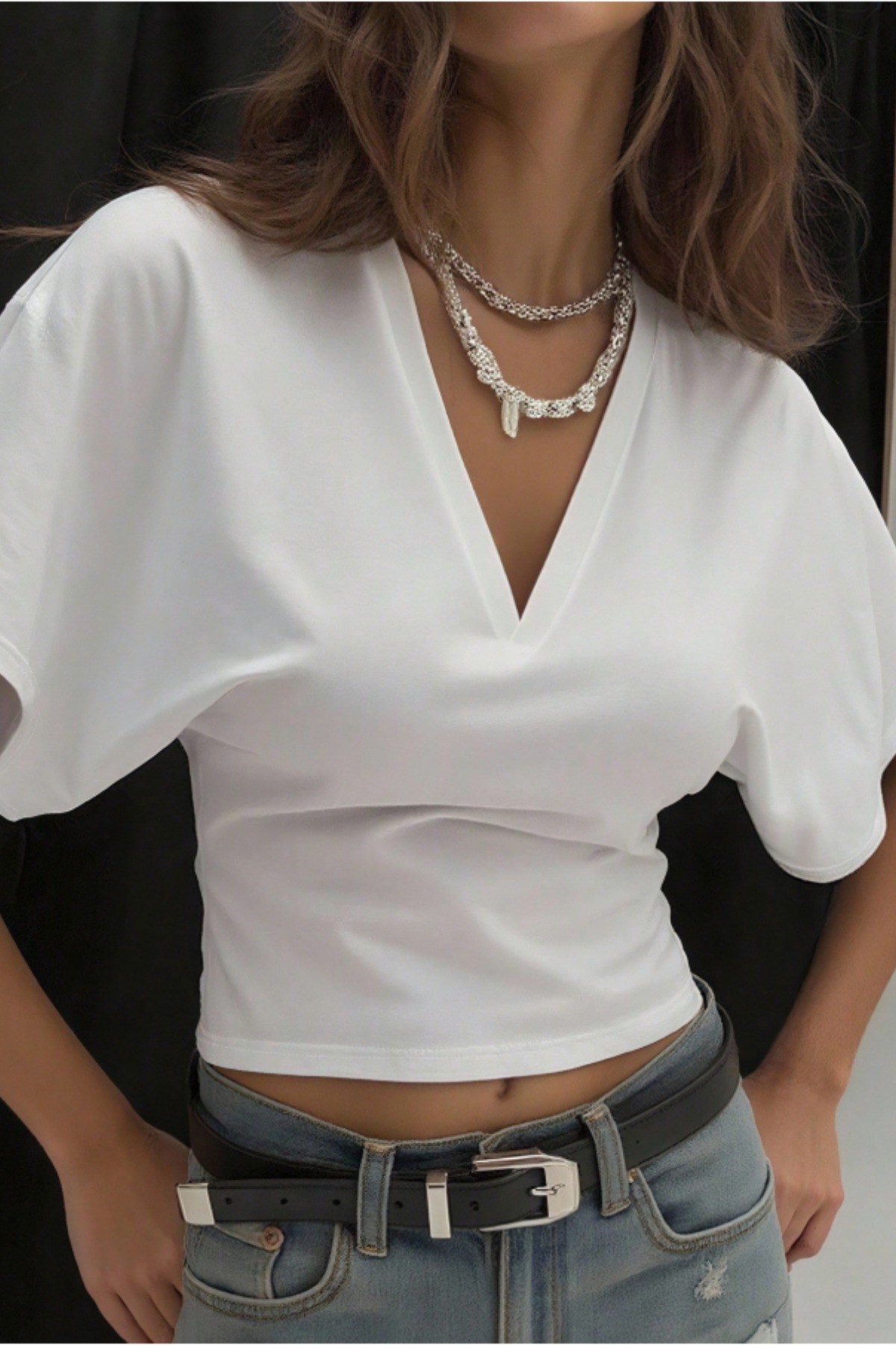 Kadın Beyaz V Yaka Drape Detaylı Crop Bluz – Rahat Kalıp Şık Günlük Üst