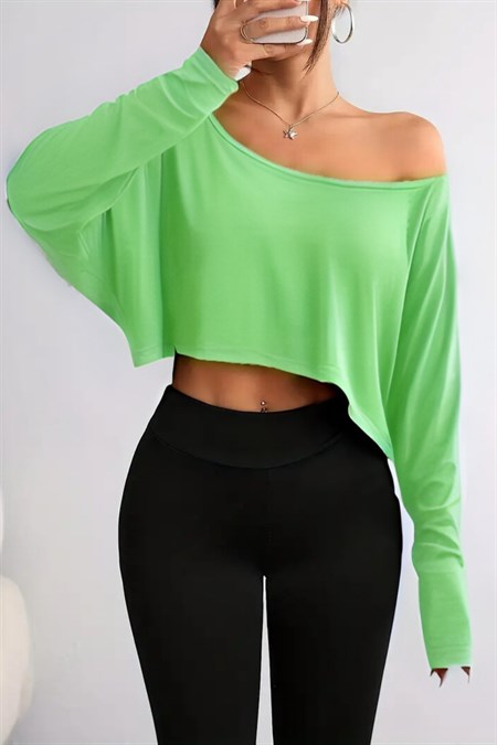 Kadın Düşük Omuz Kayık Yaka Oversize Uzun Kollu Crop T-Shirt