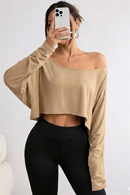 Kadın Düşük Omuz Kayık Yaka Oversize Uzun Kollu Crop T-Shirt