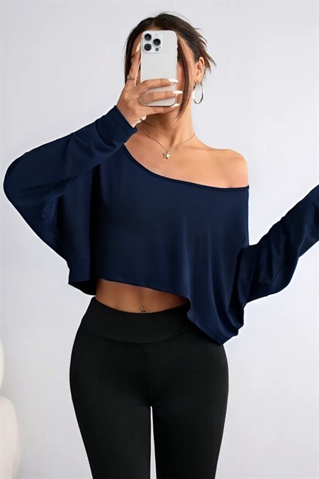 Kadın Düşük Omuz Kayık Yaka Oversize Uzun Kollu Crop T-Shirt