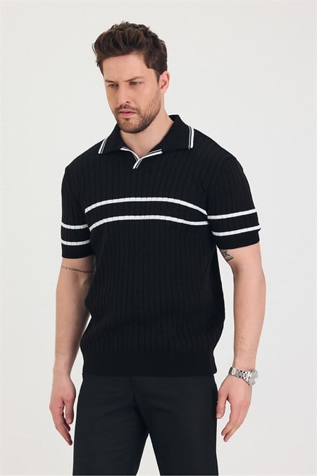 Erkek Yaka Kol Göğüs Çizgi Detaylı Triko T-shirt