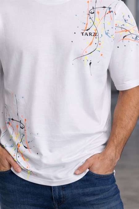 Erkek Oversize Baskılı Tişört – Renkli Boya Desenli Modern Streetwear
