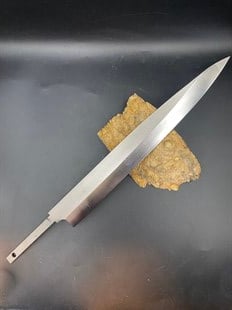 N690 Sulu Yanagiba Şef Bıçağı profili 