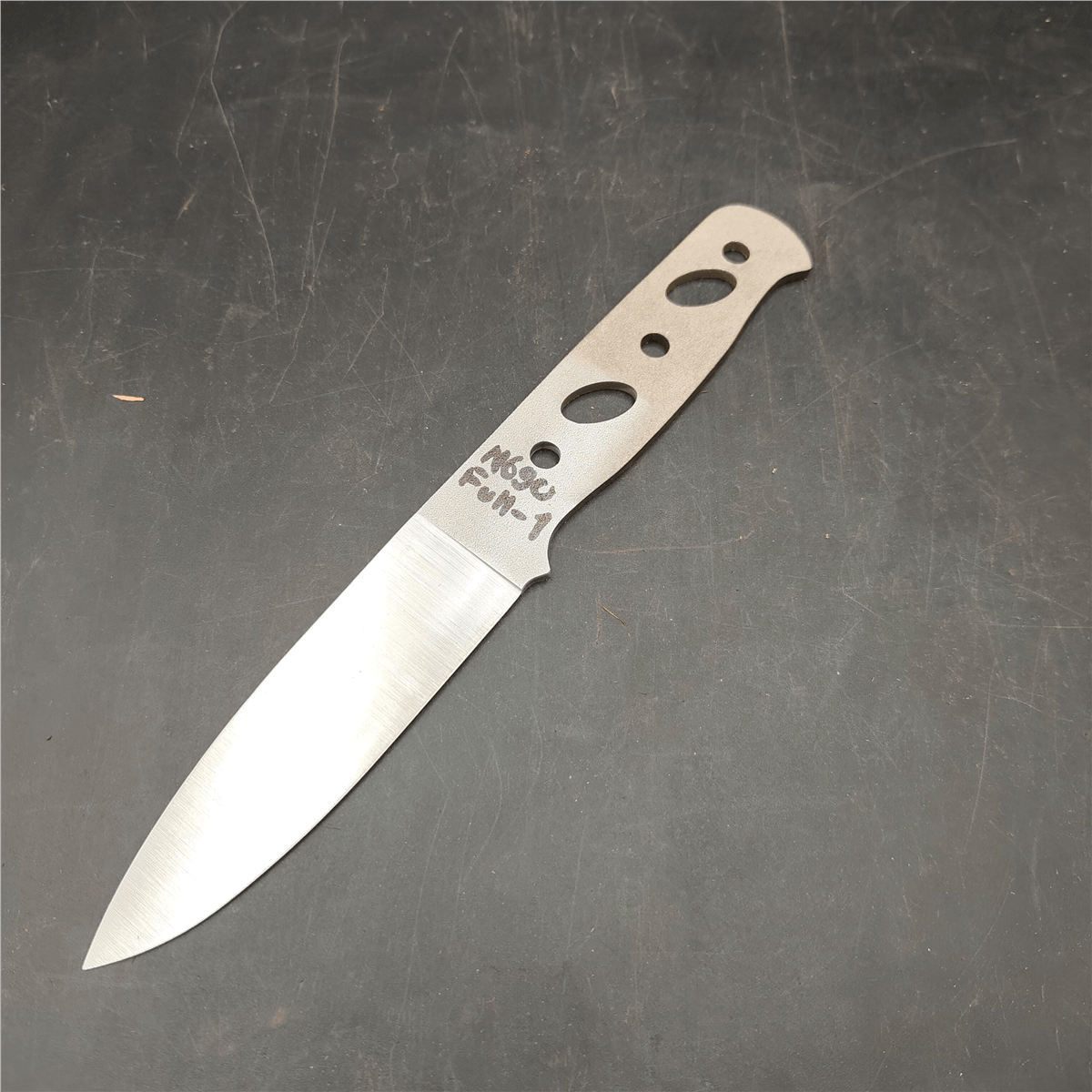 N690 Tam Taşlama Outdoor Bıçak Profili NFF01, 10,5 cm Namlu