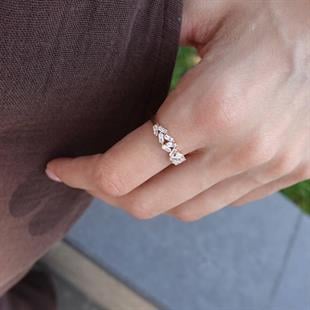 Geometrik Taşlı Rosegold Yüzük