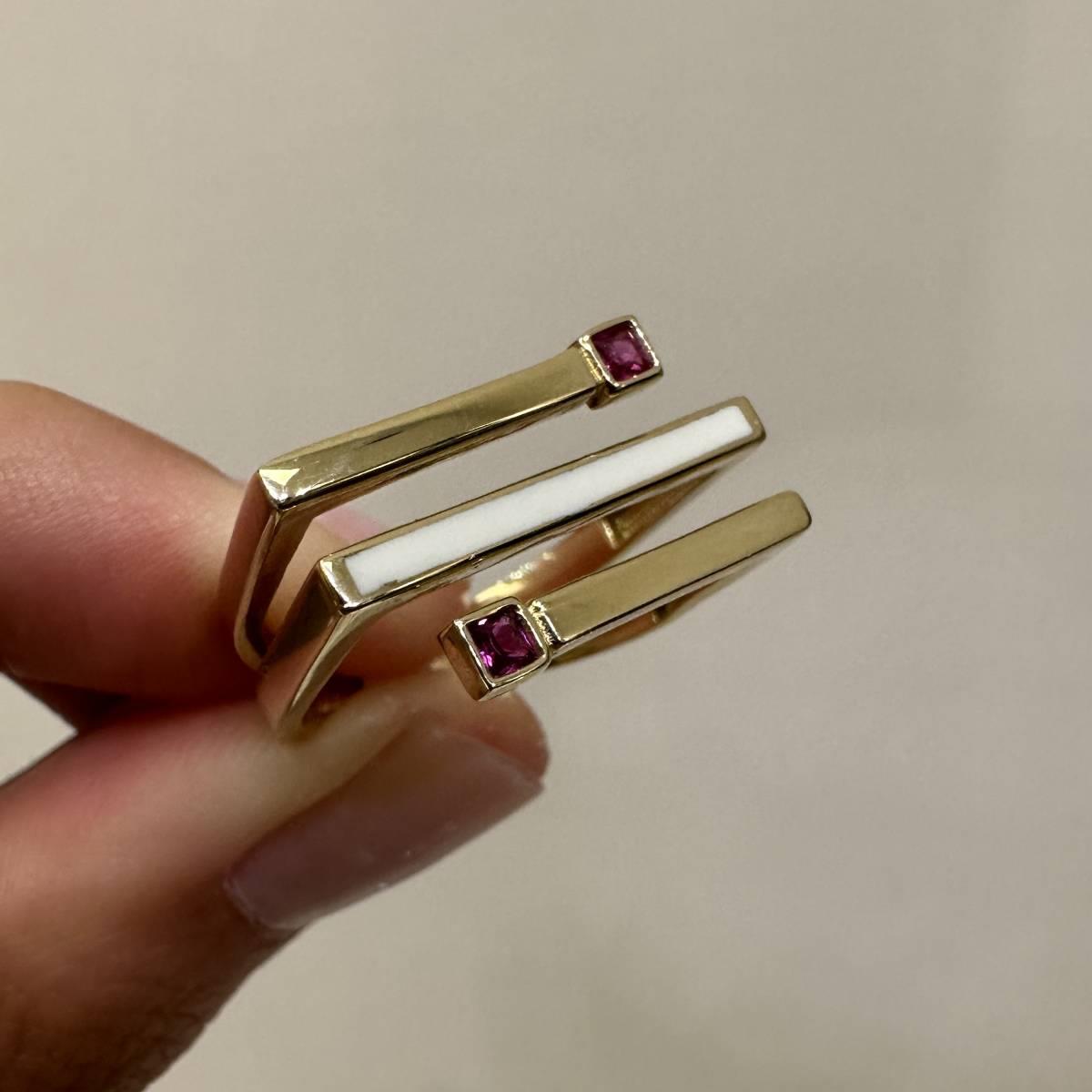 Pembe Taşlı Çizgisel Yüzük