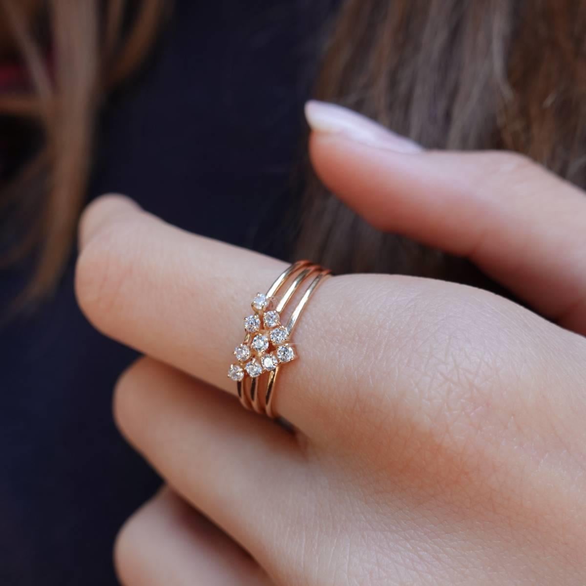 Üçgen Taşlı Rose Gold Yüzük