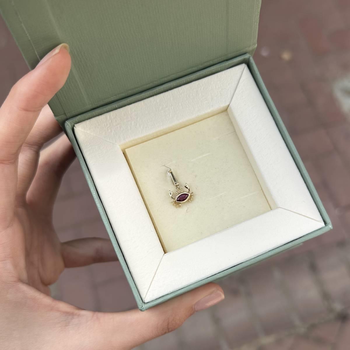 Yengeç Charm