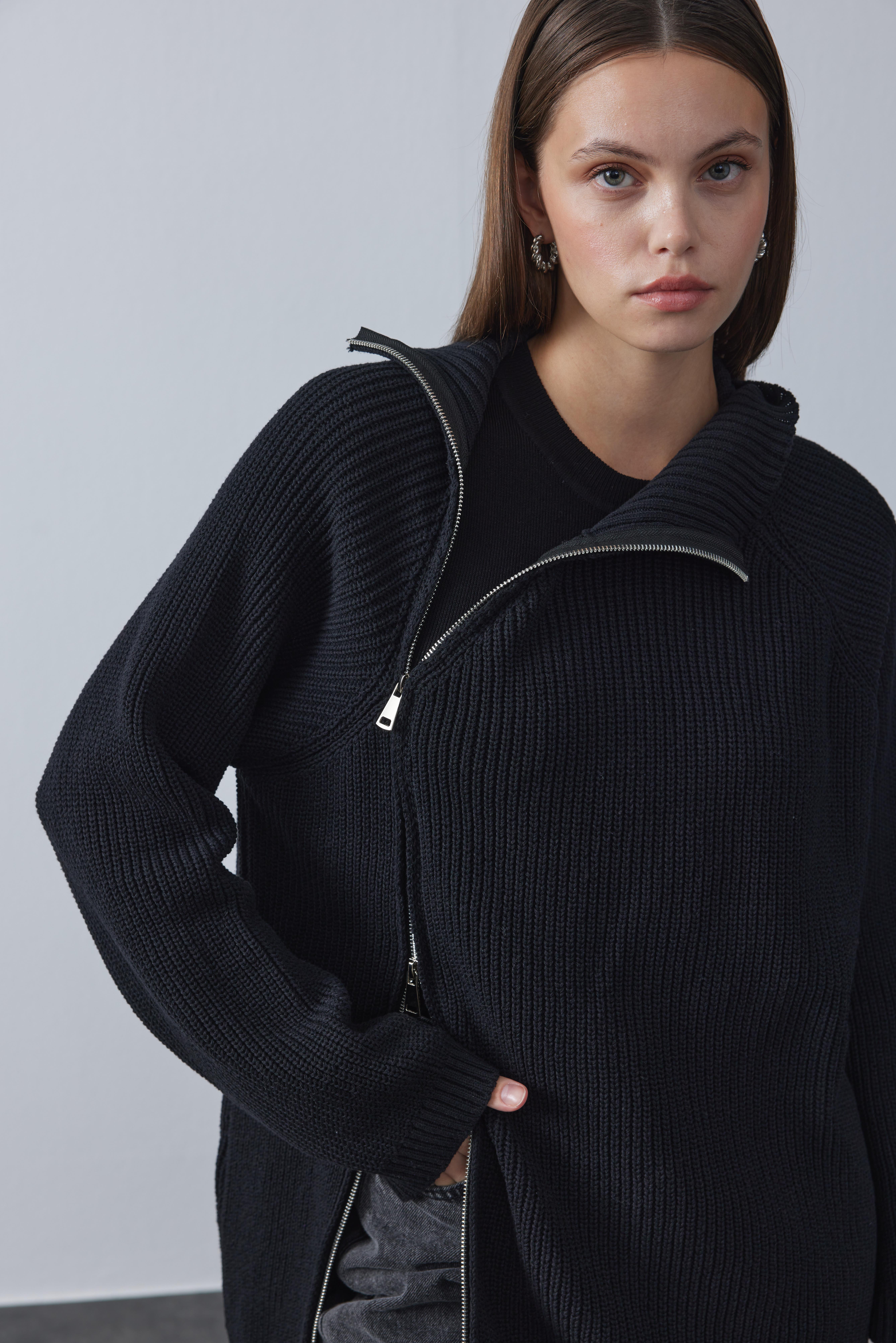 Fermuarlı Siyah Triko Kazak