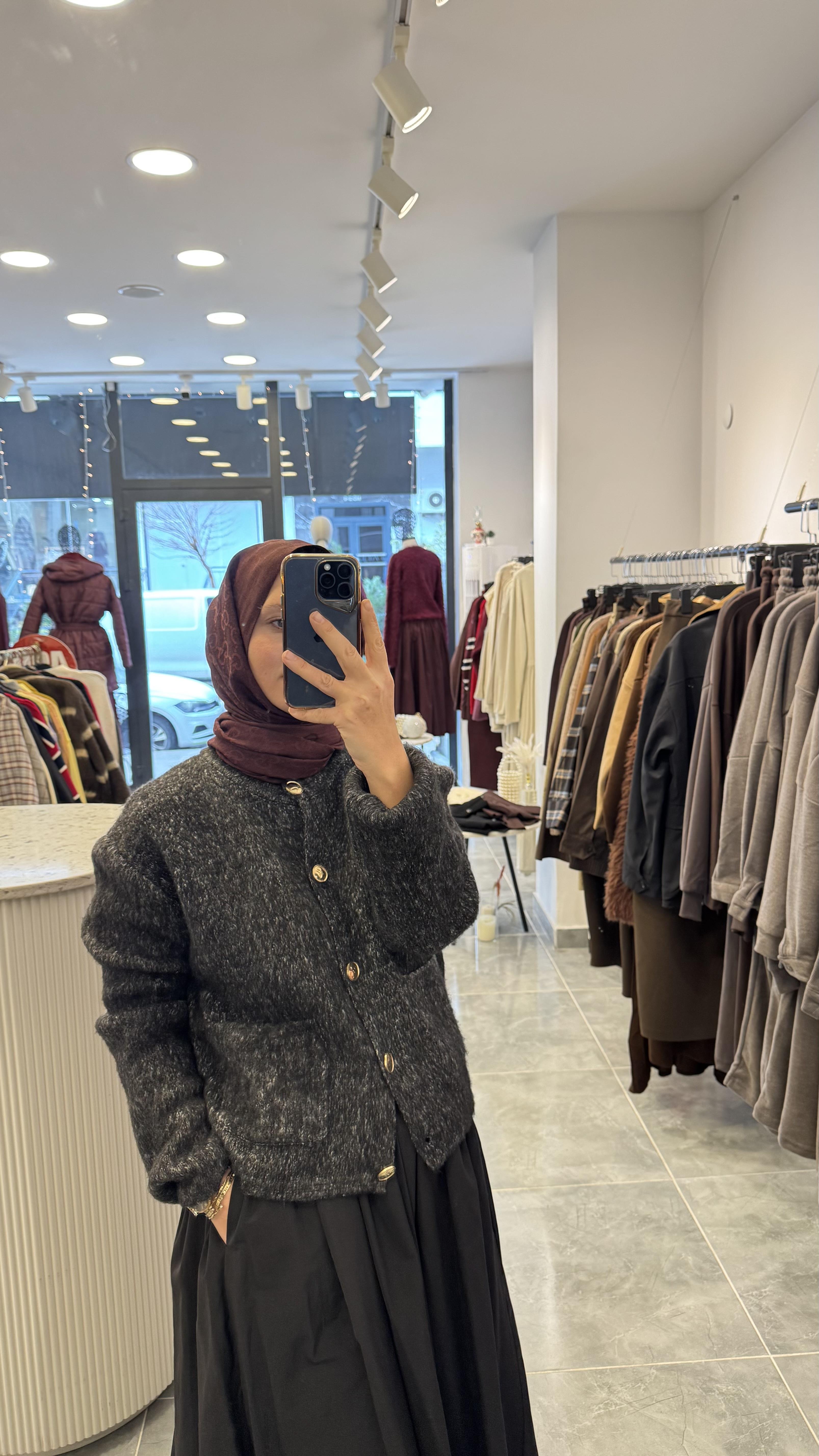 Gold Düğmeli Hırka