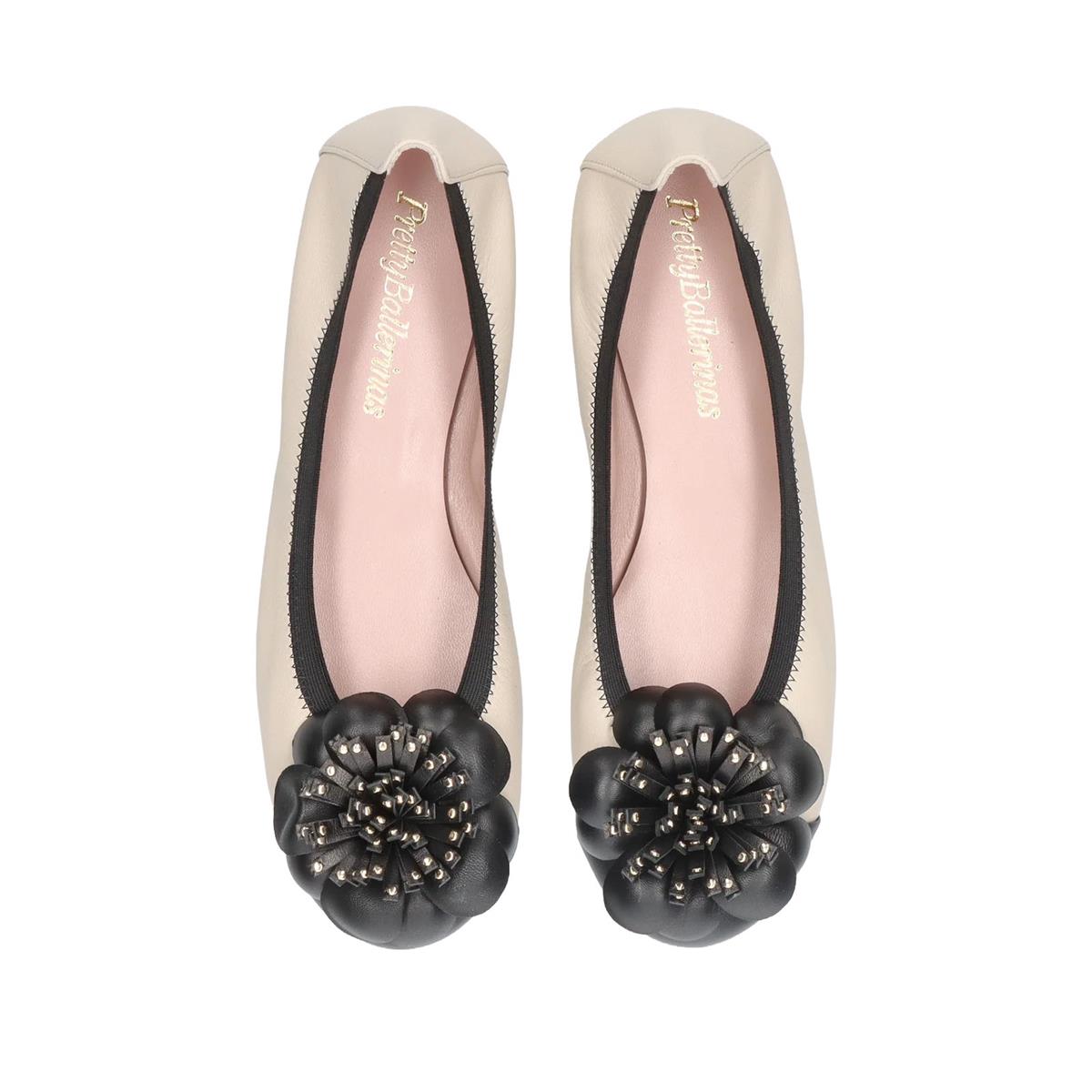 PRETTYBALLERINAS Hakiki Deri Çiçek Detaylı Kadın Babet Z620 COTON NEGRO COTON CAOLIN