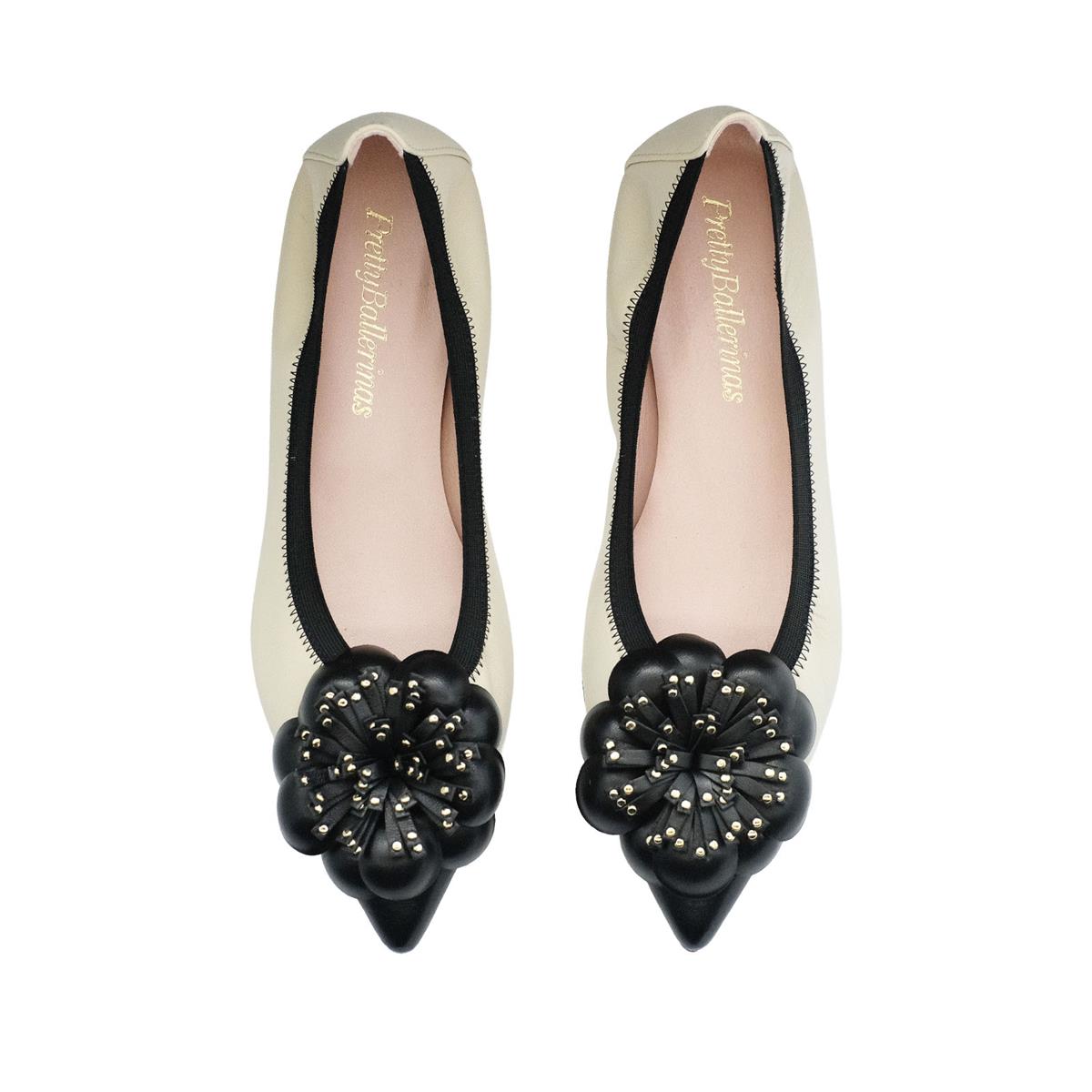 PRETTYBALLERINAS Hakiki Deri Çiçek Detaylı Kadın Babet Z620 COTON NEGRO COTON CAOLIN