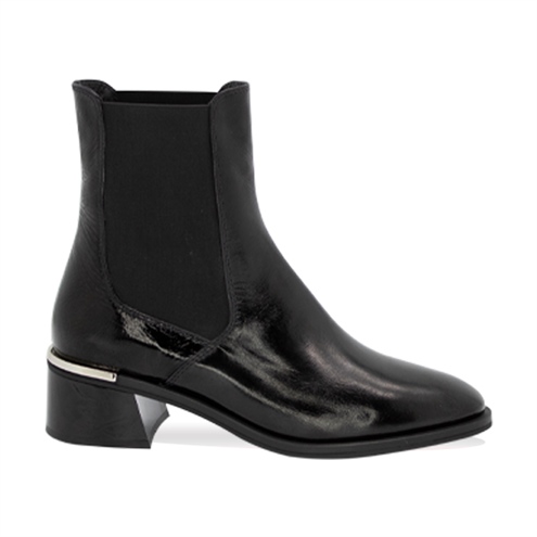 VARIO SIYAH RUGAN (Black Patent Leather)