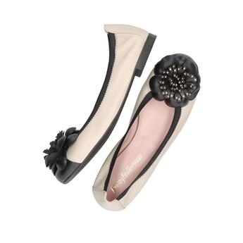 PRETTYBALLERINAS Hakiki Deri Çiçek Detaylı Kadın Babet Z620 COTON NEGRO COTON CAOLIN