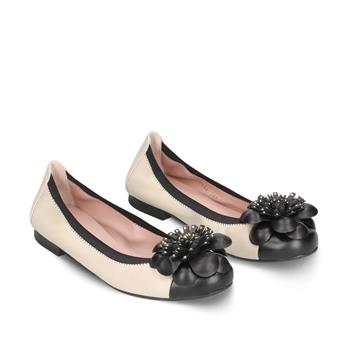 PRETTYBALLERINAS Hakiki Deri Çiçek Detaylı Kadın Babet Z620 COTON NEGRO COTON CAOLIN