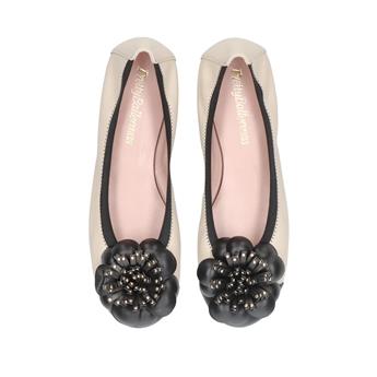 PRETTYBALLERINAS Hakiki Deri Çiçek Detaylı Kadın Babet Z620 COTON NEGRO COTON CAOLIN