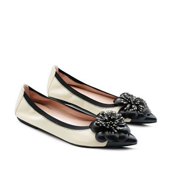PRETTYBALLERINAS Hakiki Deri Çiçek Detaylı Kadın Babet Z620 COTON NEGRO COTON CAOLIN
