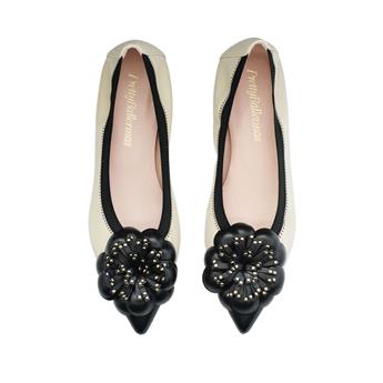 PRETTYBALLERINAS Hakiki Deri Çiçek Detaylı Kadın Babet Z620 COTON NEGRO COTON CAOLIN