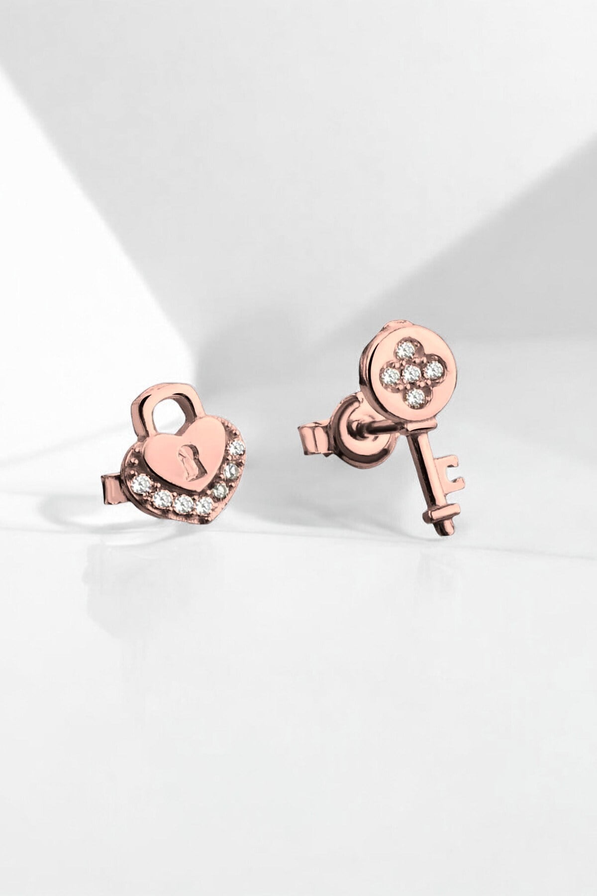 Gümüş 925 Ayar Zirkon Taşlı Rose Renkli Kalp Kilit Küpe