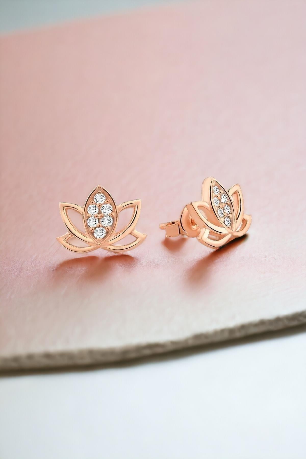 925 Ayar Gümüş Zirkon Taşlı Lotus Çiçeği Çivili Küpe
