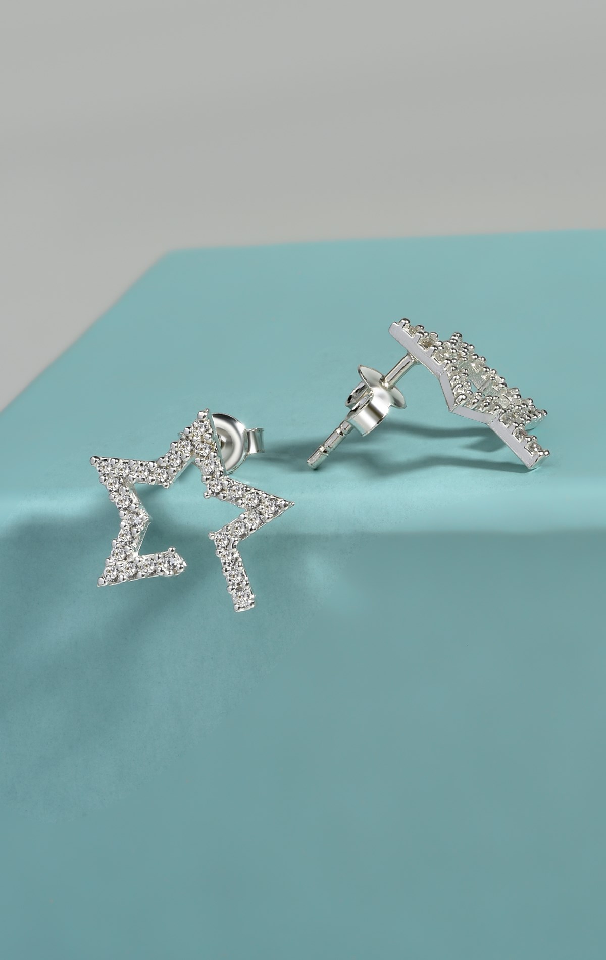 Gümüş 1.4 cm Kuyuruklu Yıldız Zirkon Taşlı Küpe