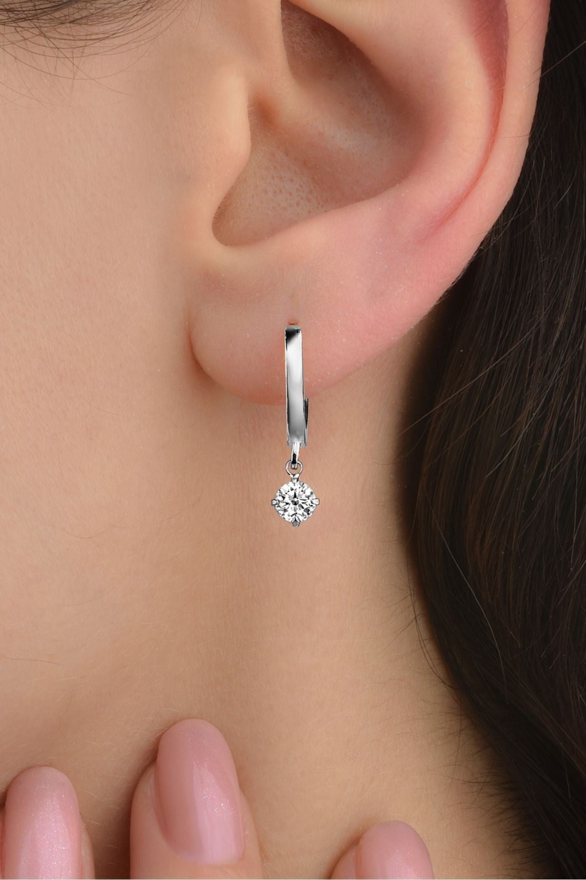 Gümüş 925 Ayar 14 Mm Rodyumlu Zirkon Tek Taşlı Model Halka Küpe