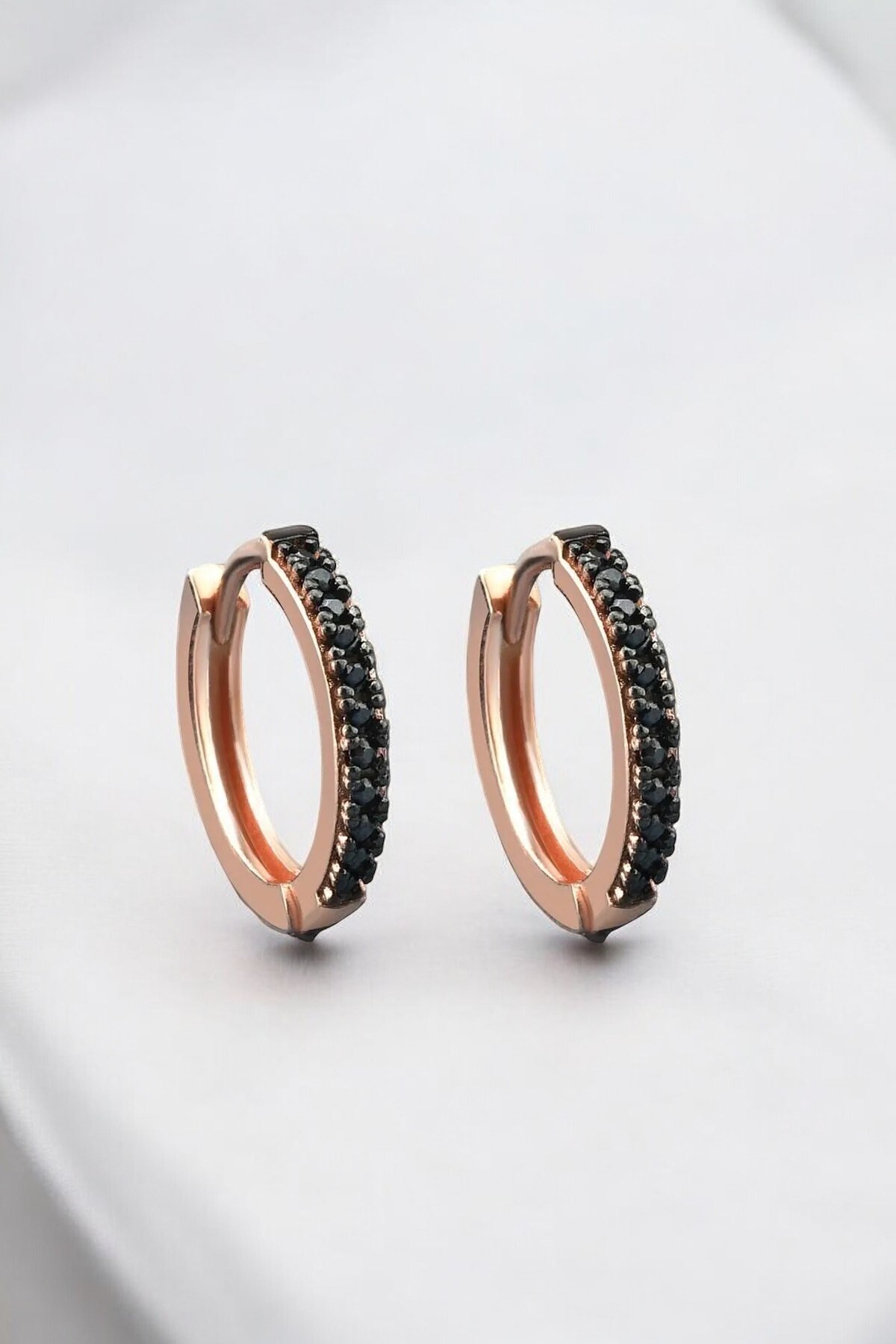 Gümüş 925 Ayar 16 Mm Sıralı Siyah Zirkon Taslı Rose Renkli Küpe