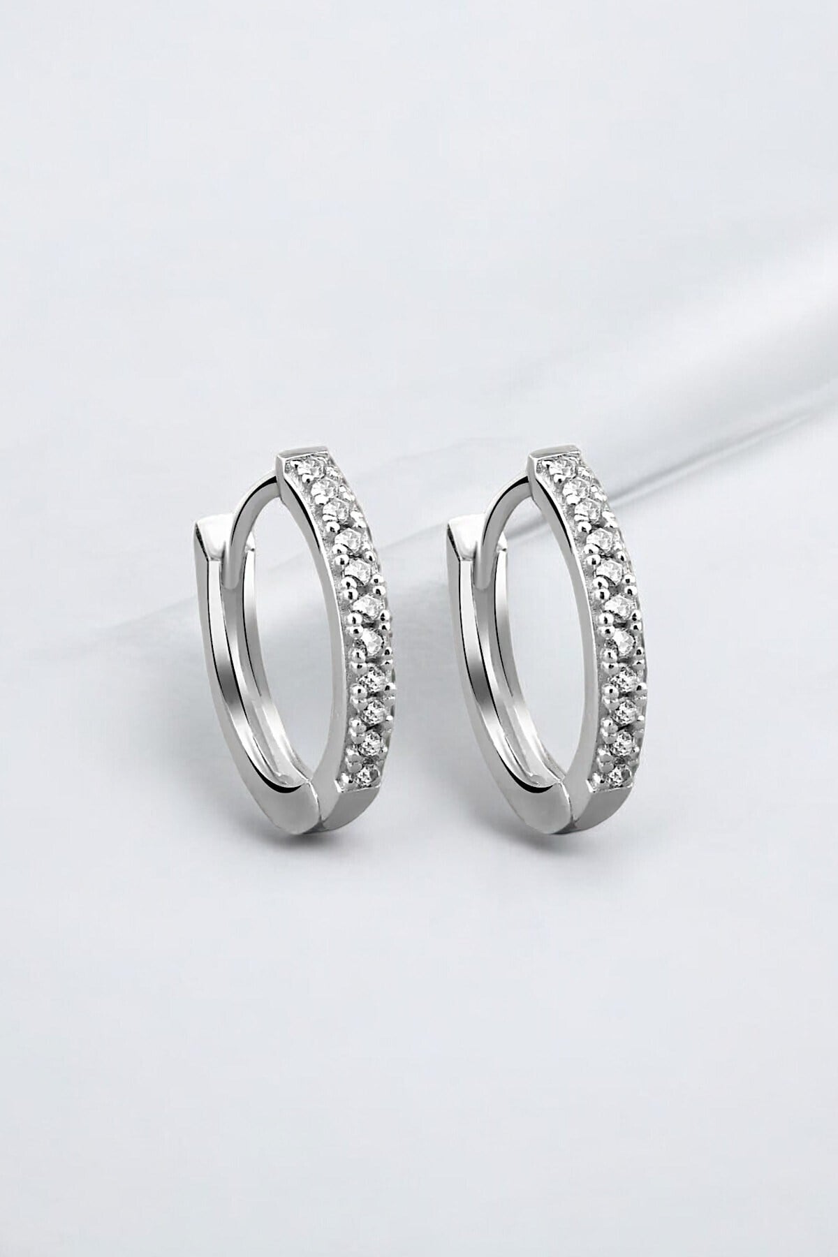 Gümüş 925 Ayar 16 Mm Sıralı Zirkon Taşlı Küpe