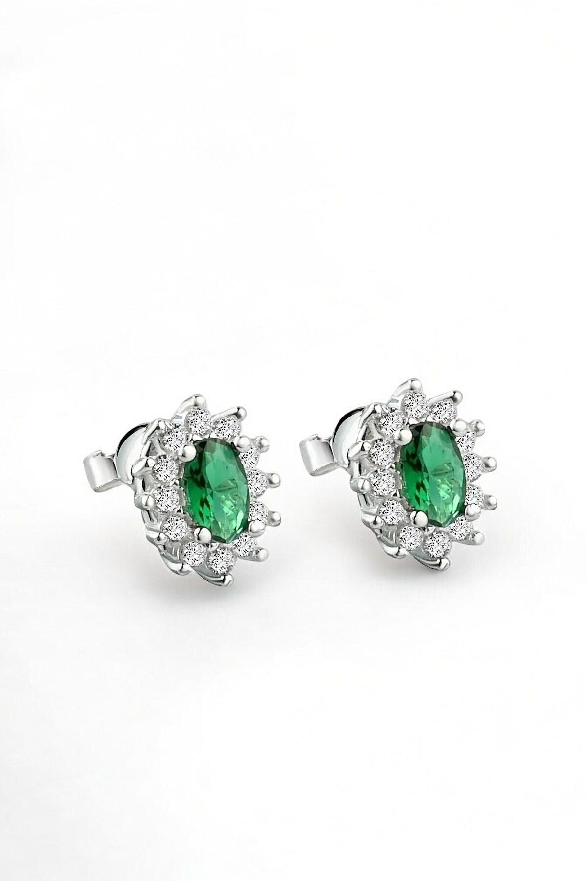 Gümüş 925 Ayar Çivili Zirkon Taşlı Anturajlı Safir Oval Küpe