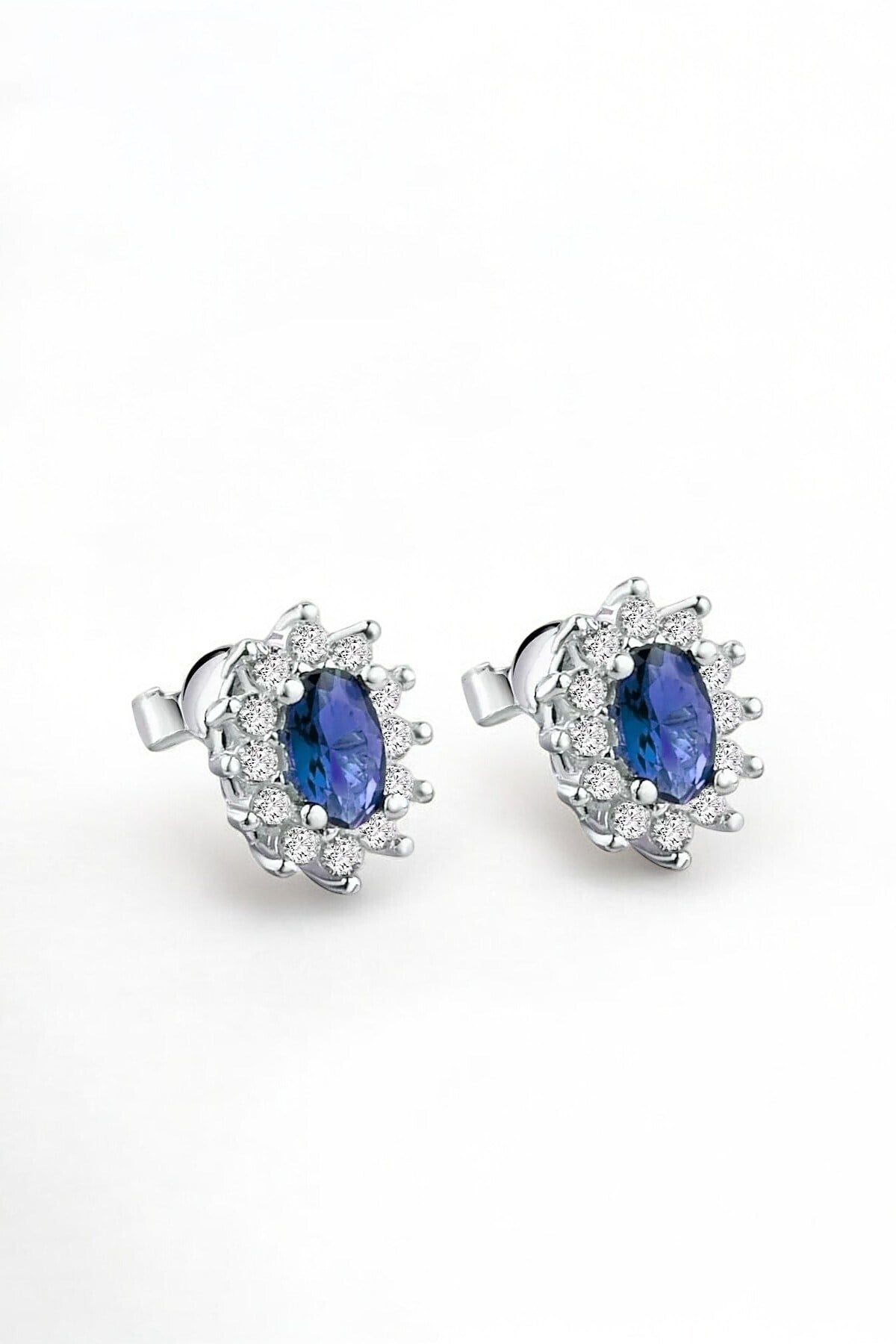 Gümüş 925 Ayar Çivili Zirkon Taşlı Anturajlı Safir Oval Küpe