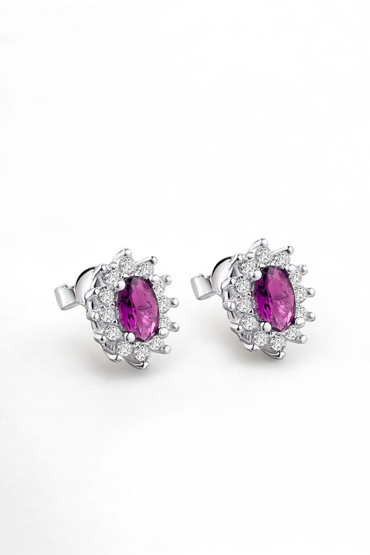 Gümüş 925 Ayar Çivili Zirkon Taşlı Anturajlı Safir Oval Küpe
