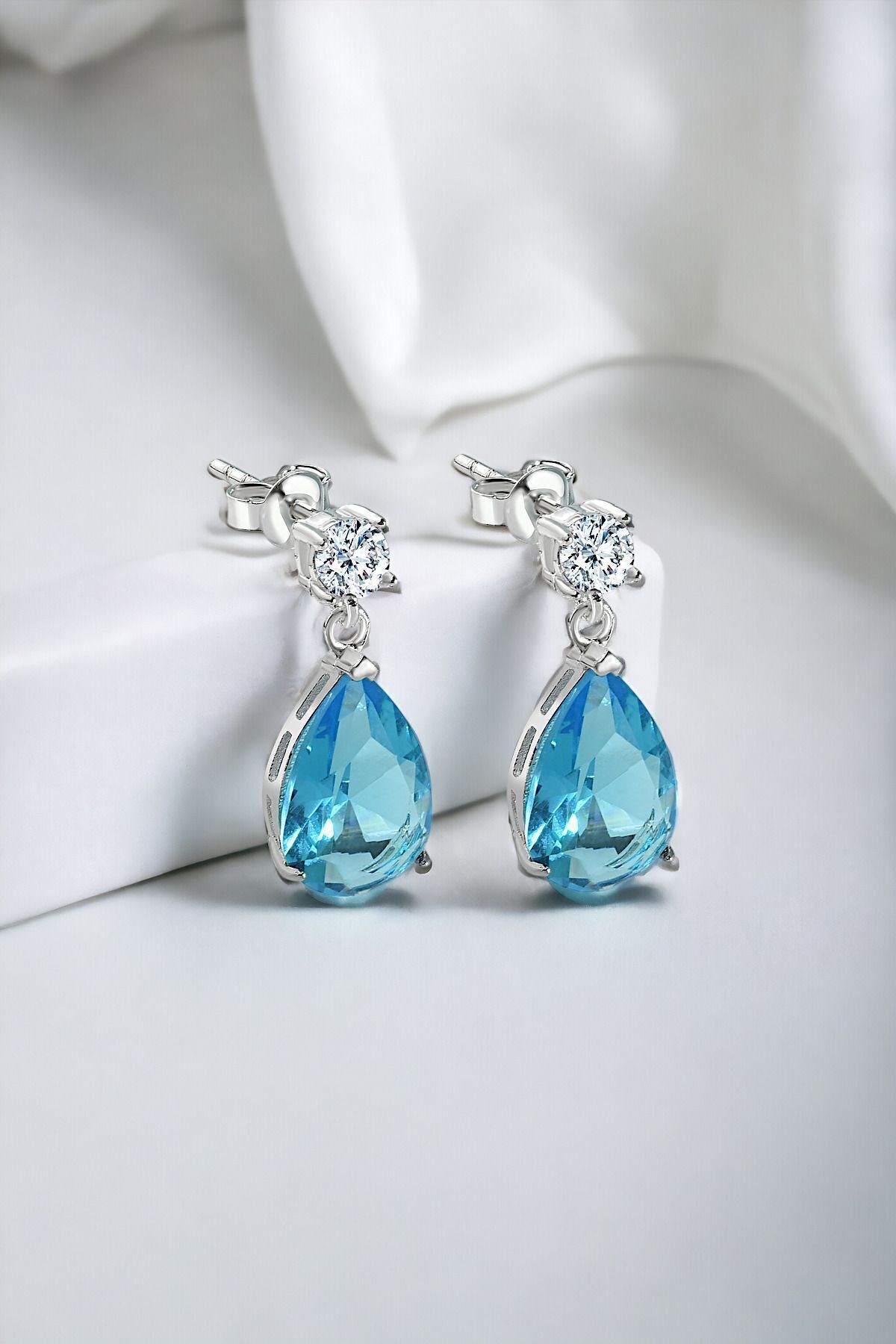 Gümüş 925 Ayar Rodyumlu Zirkon Taşlı Aqua Blue Pırlanta Montür Çivili Damla Küpe
