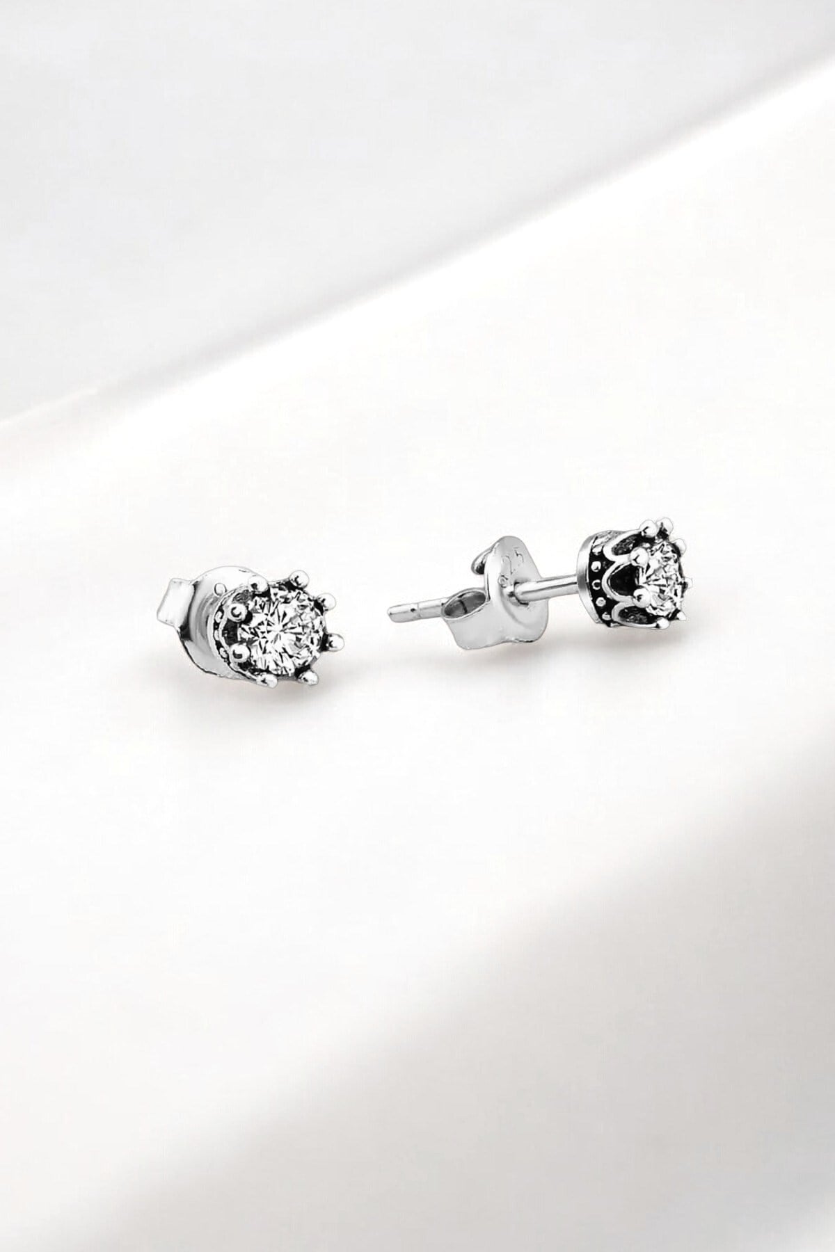 Gümüş 925 Ayar Taç Model Tek Taş 4.5 Mm Çivili Küpe