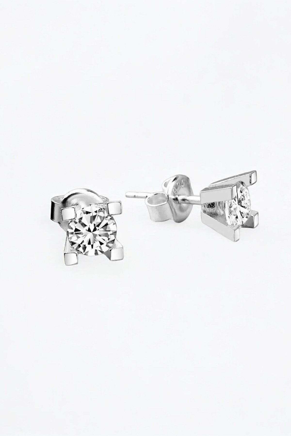 Gümüş 925 Ayar Zirkon 4 Mm Tek Taş Pırlanta Tasarım Küpe