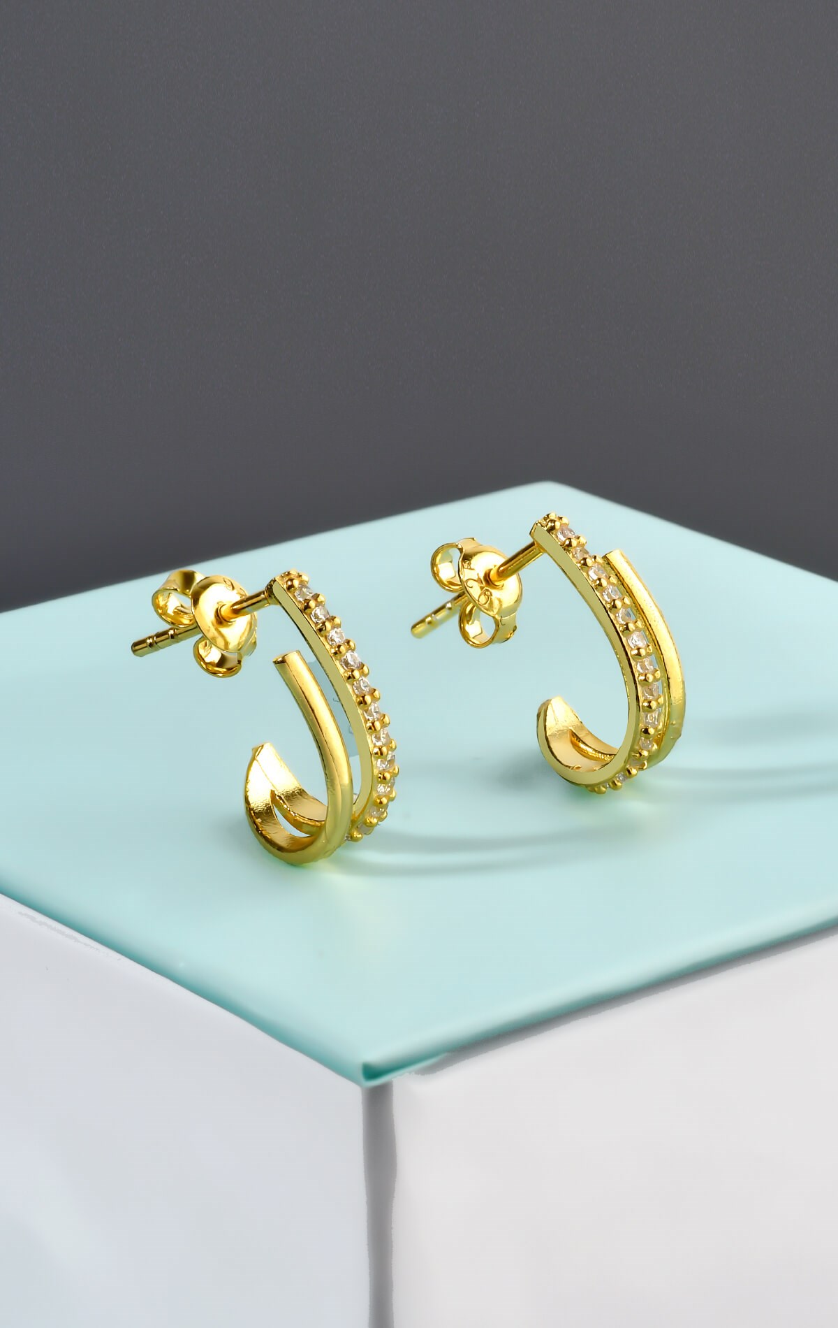 Gümüş Zirkon Taslı Gold Renkli Tasarım Küpe