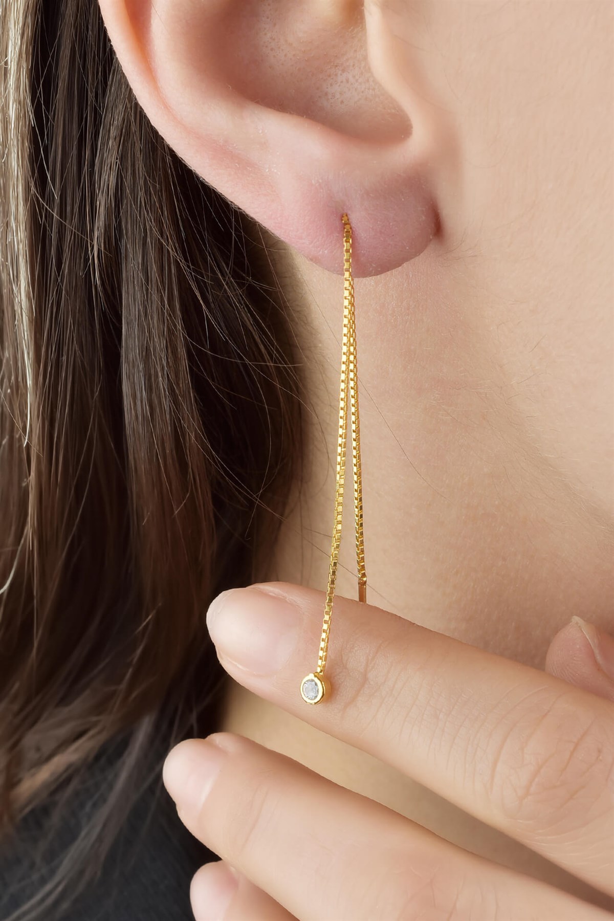 Kare Zincir Asansör Model Tek Zirkon Taşlı Gold Renkli Gümüş Küpe