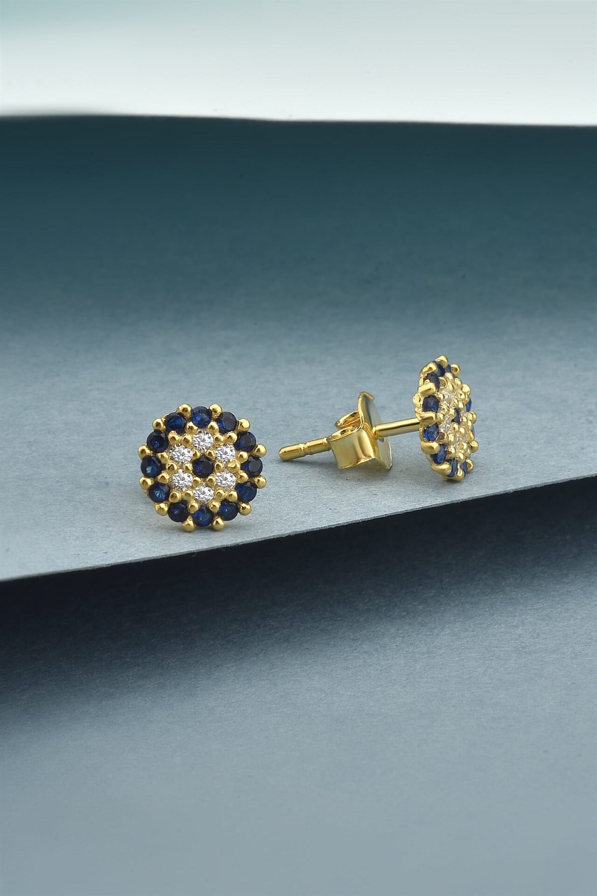 Minimalist Renkli Zirkon Taşlı Nazar Model Gold Gümüş Çivili Küpe