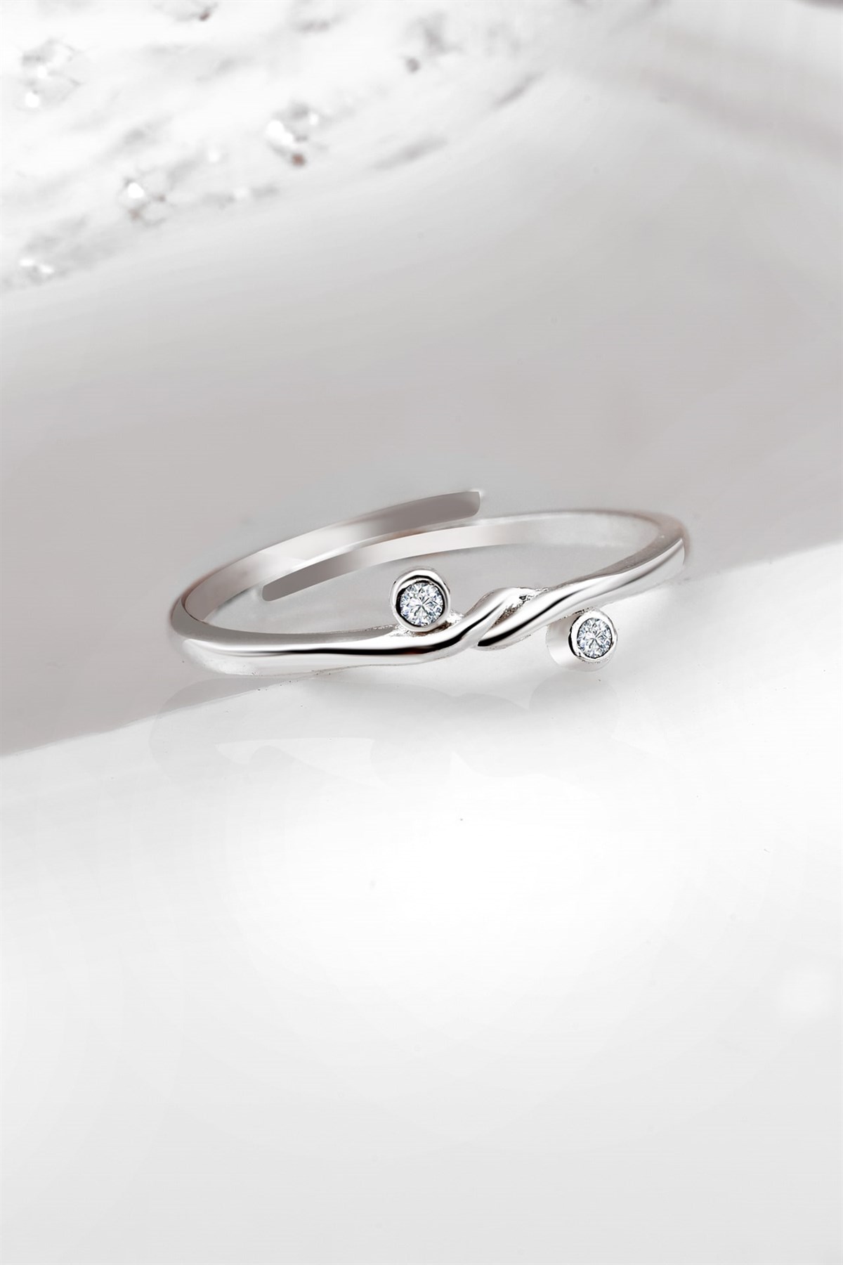 Minimalist Zirkon Taşlı Burgu Model Gümüş Ayarlanabilir Yüzük