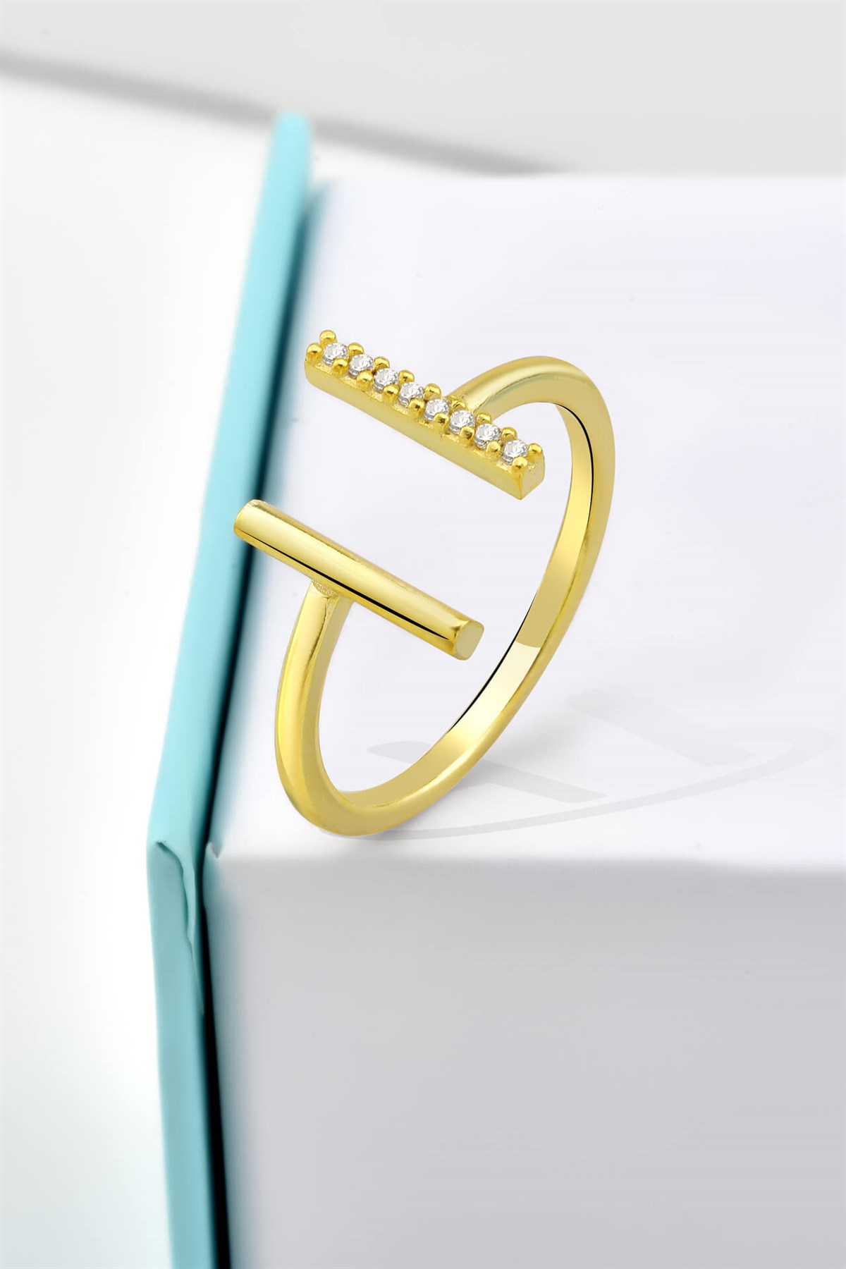Minimalist Zirkon Taşlı Köprü Model Gold Ayarlanabilir Yüzük