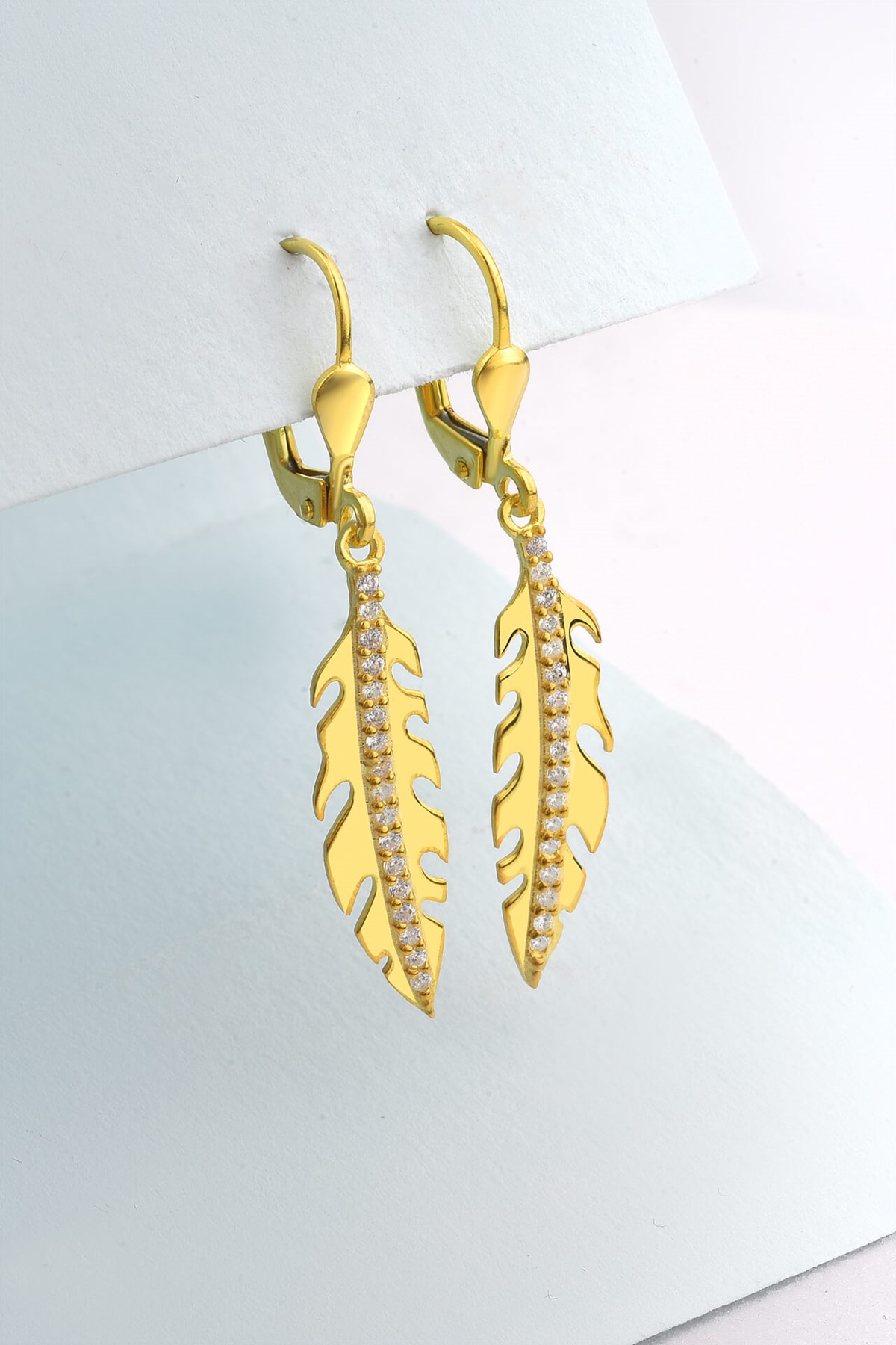 Yaprak Model Zirkon Sıra Taşlı Sallantılı Gold Gümüş Küpe