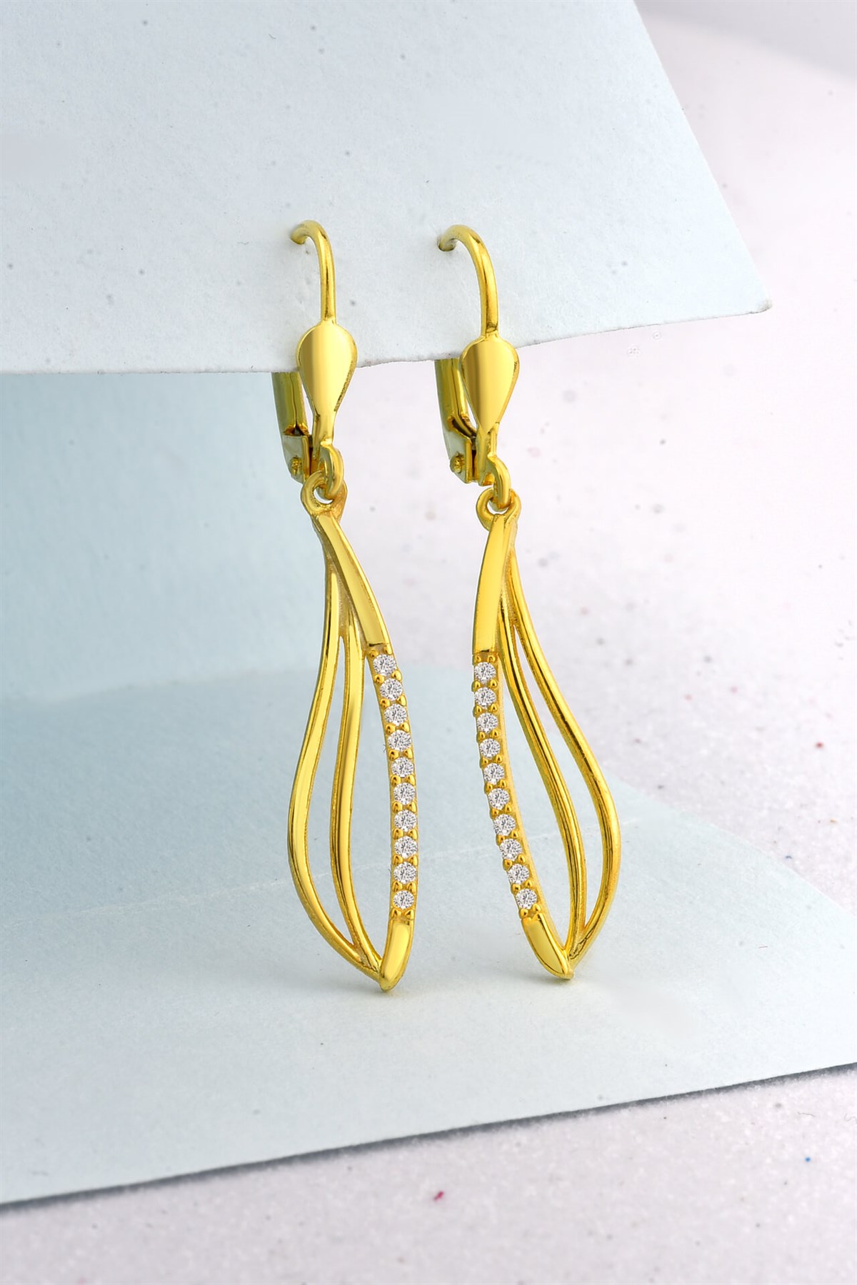 Yelken Model Zirkon Sıra Taşlı Sallantılı Gold Gümüş Küpe