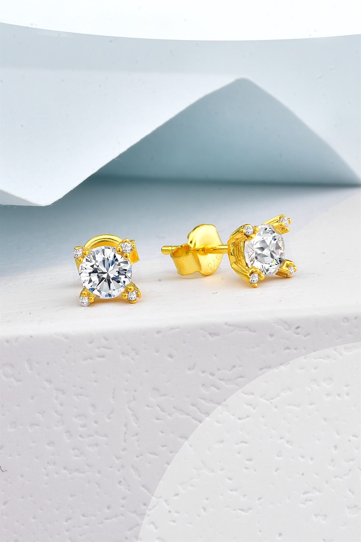 Zirkon Taşlı 5,0 mm Özel Tasarım V Tek Taş Pırlanta Montür Gold Gümüş Küpe
