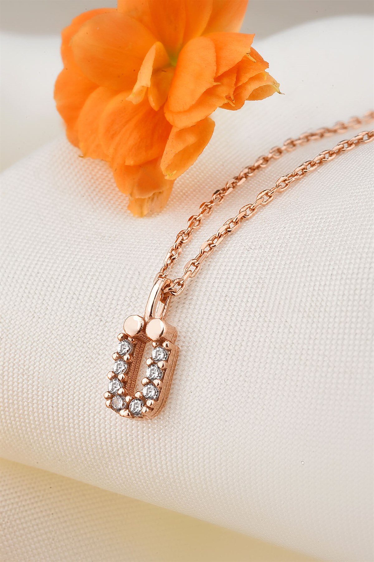 Zirkon Taşlı Rose Minimal Harf Kolye Ü
