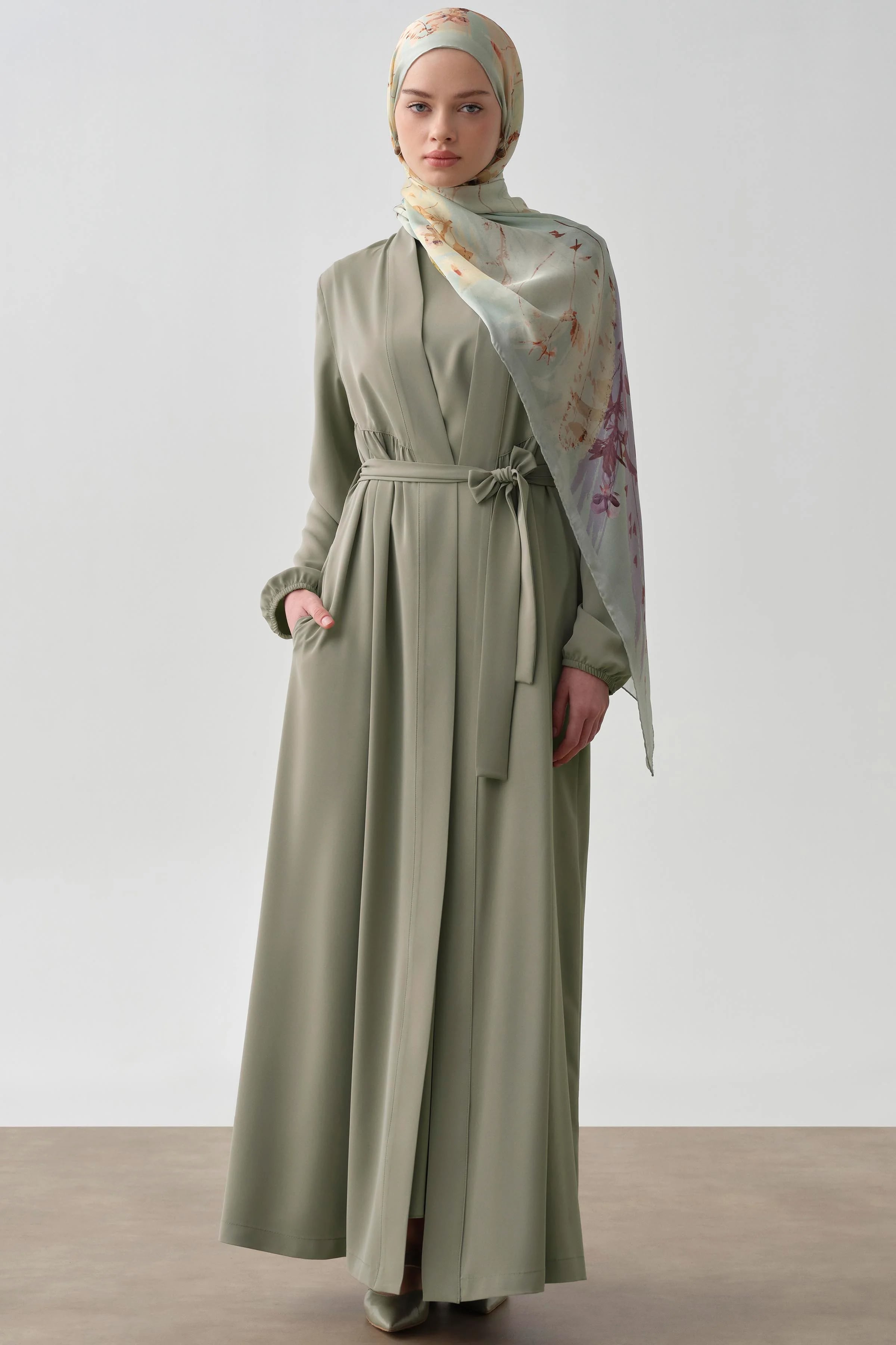 Büzgülü Beli Kuşaklı Abaya - Mint