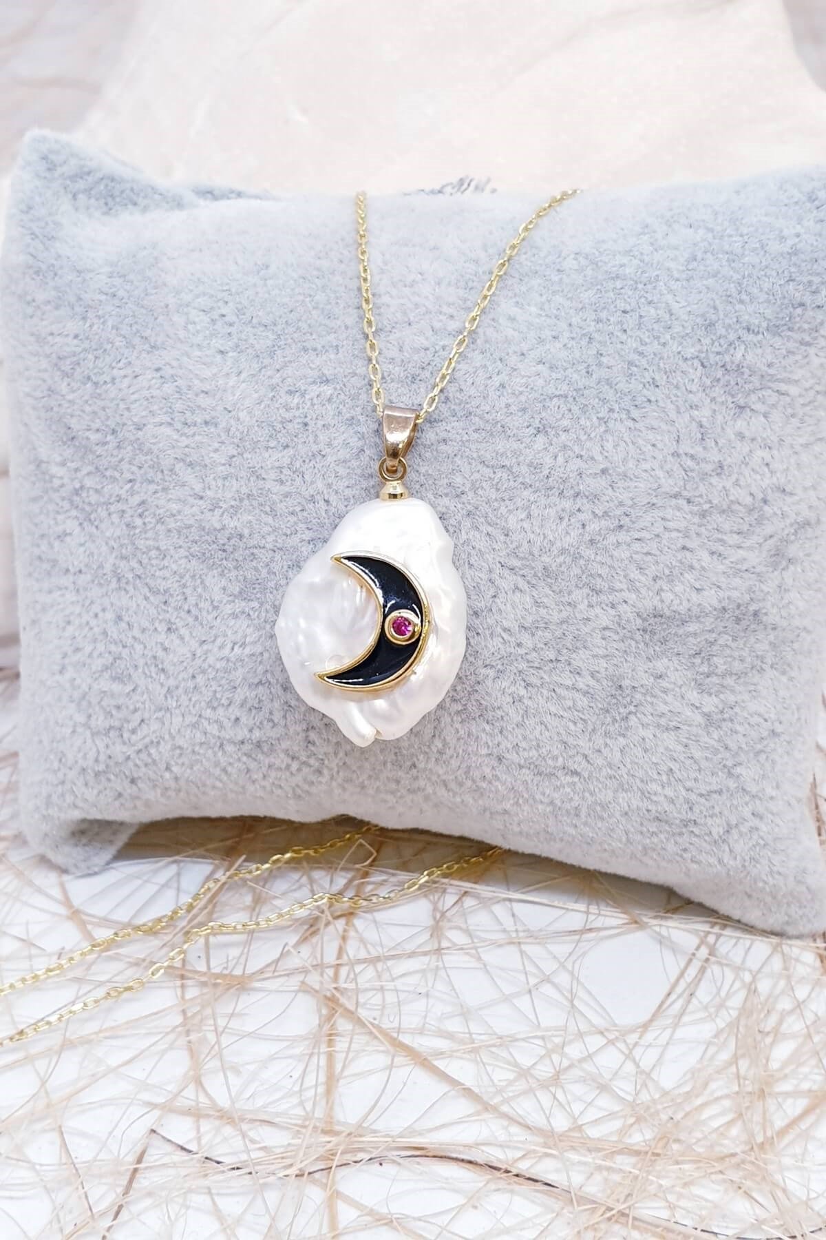 Ay Temalı İnci Kolye