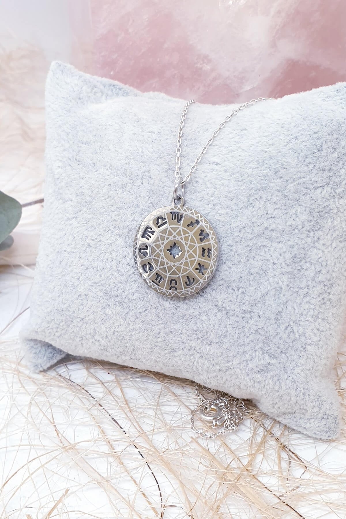 Beyaz Astroloji Kolyesi