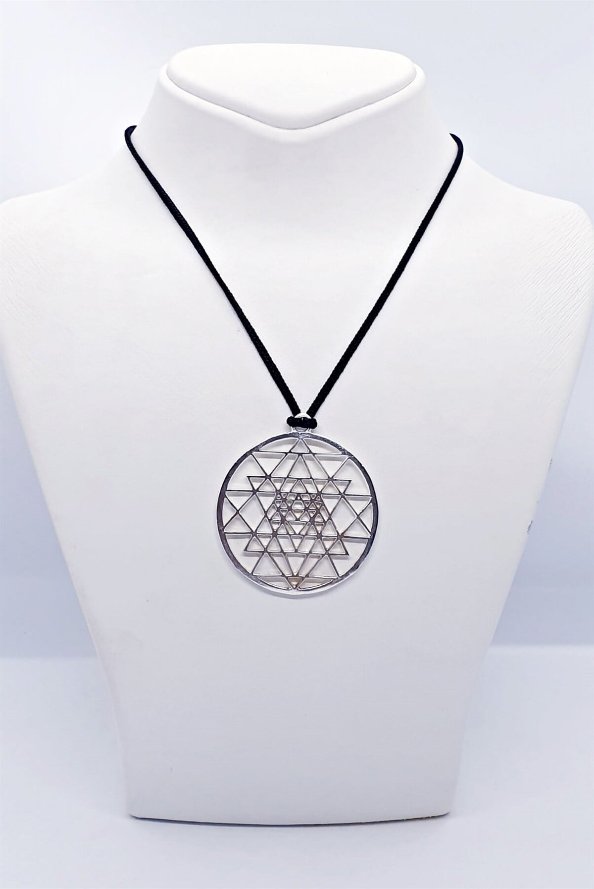Gümüş Rengi Sri Yantra Kutsal desen Kolyesi