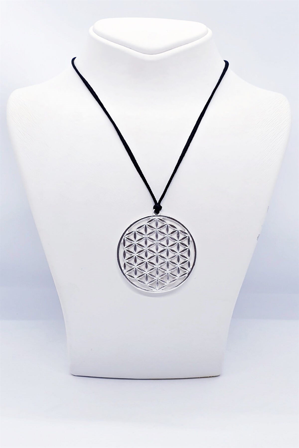 Gümüş Rengi Yaşam Çiçeği Kolye