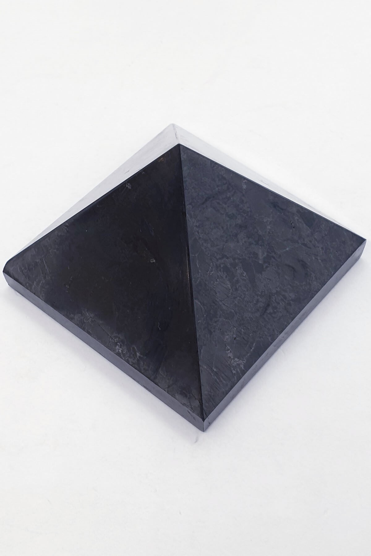 Tamburlanmış Shungite Piramit Doğal Taş